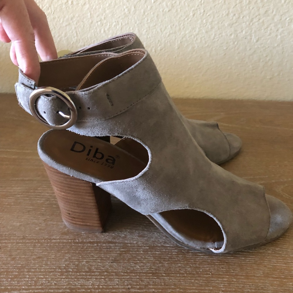 Diba Gray Suede Block Heel 9.5